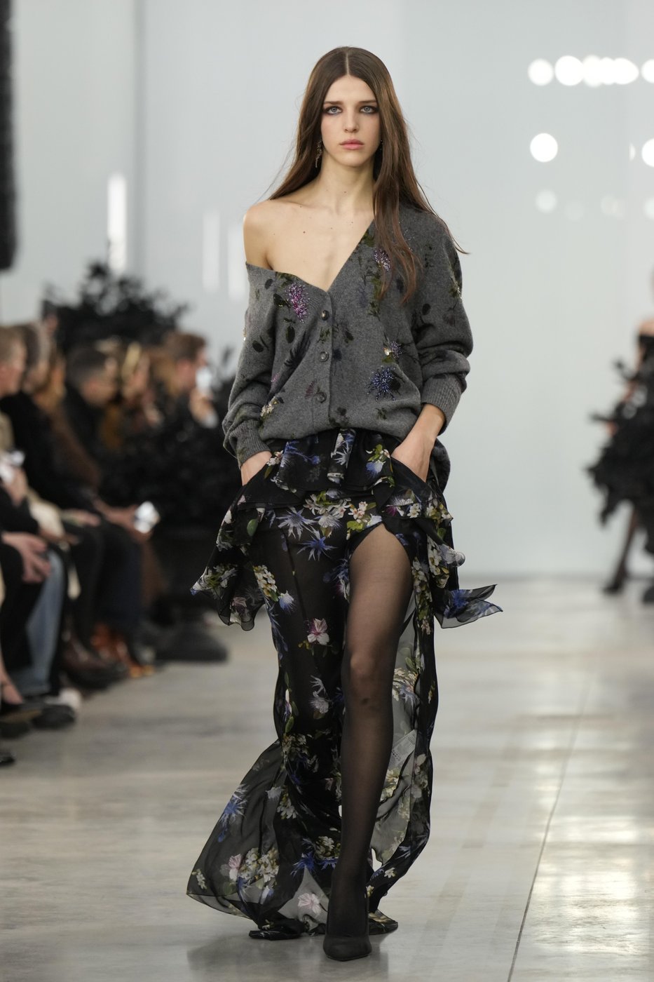 Irina Shayk opens Blumarine show in Milan injecting buzz into creative director David Koma’s debut | iNFOnews.ca Irina Shayk opens Blumarine show in Milan injecting buzz into creative director David Koma’s debut | iNFOnews.ca