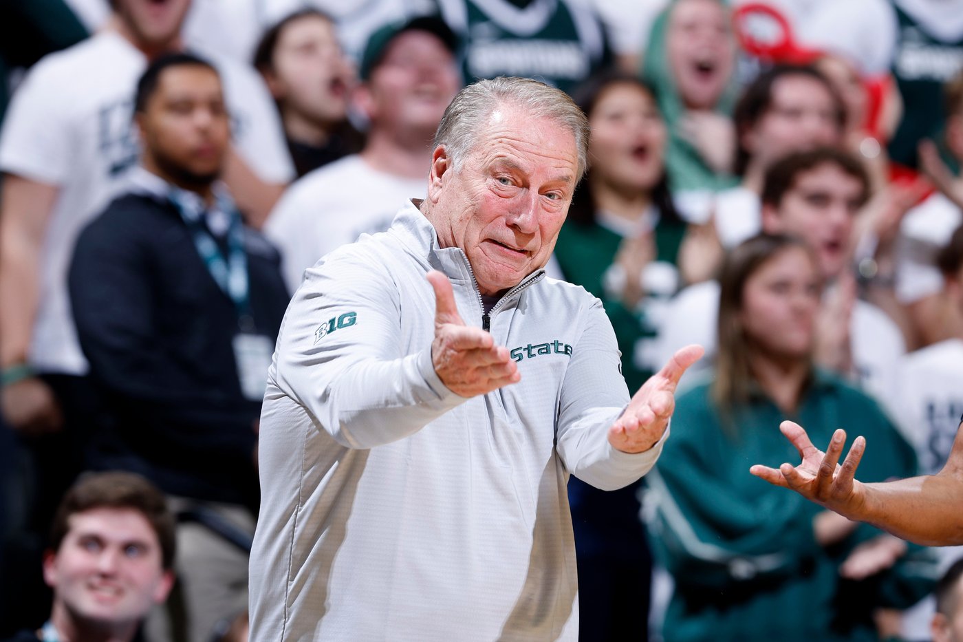 No. 7 Michigan St beats Iowa 71-52 to open defense of Big Ten title | iNFOnews.ca No. 7 Michigan St beats Iowa 71-52 to open defense of Big Ten title | iNFOnews.ca