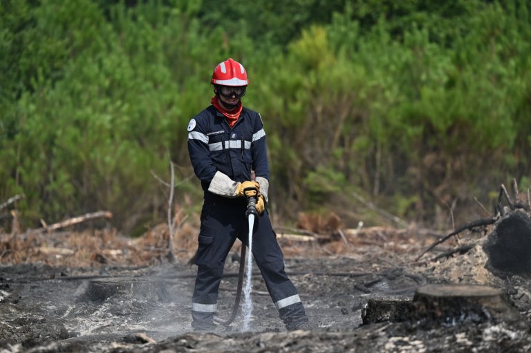 Firefighters battle the last hot spots of a monster wildfire in France's southwest | iNFOnews.ca