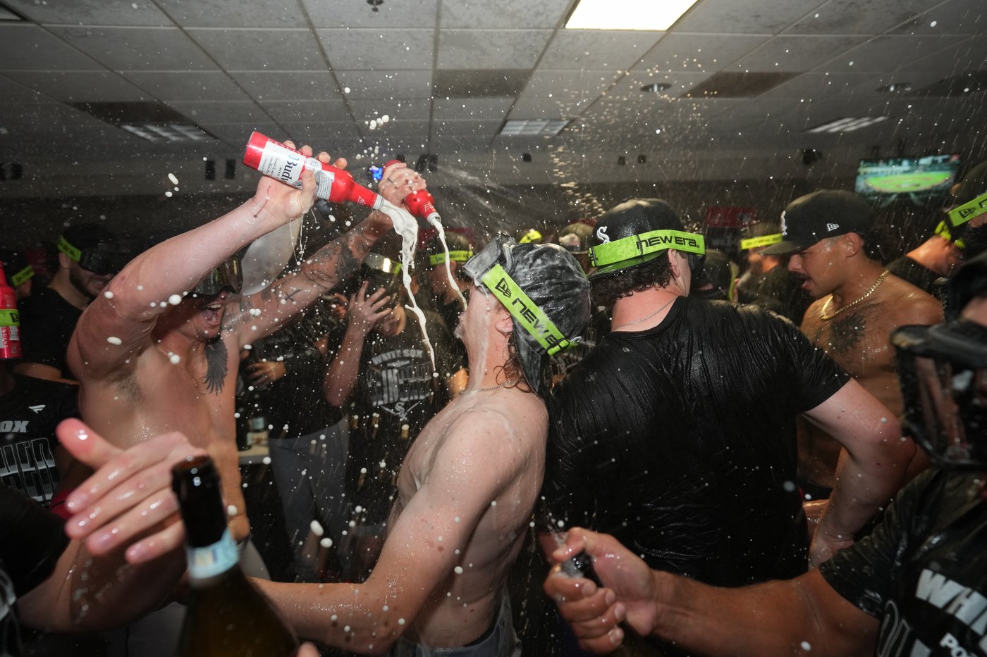 White Sox pounce early, finish sweep of Astros for first playoff series win since 2005 | iNFOnews.ca