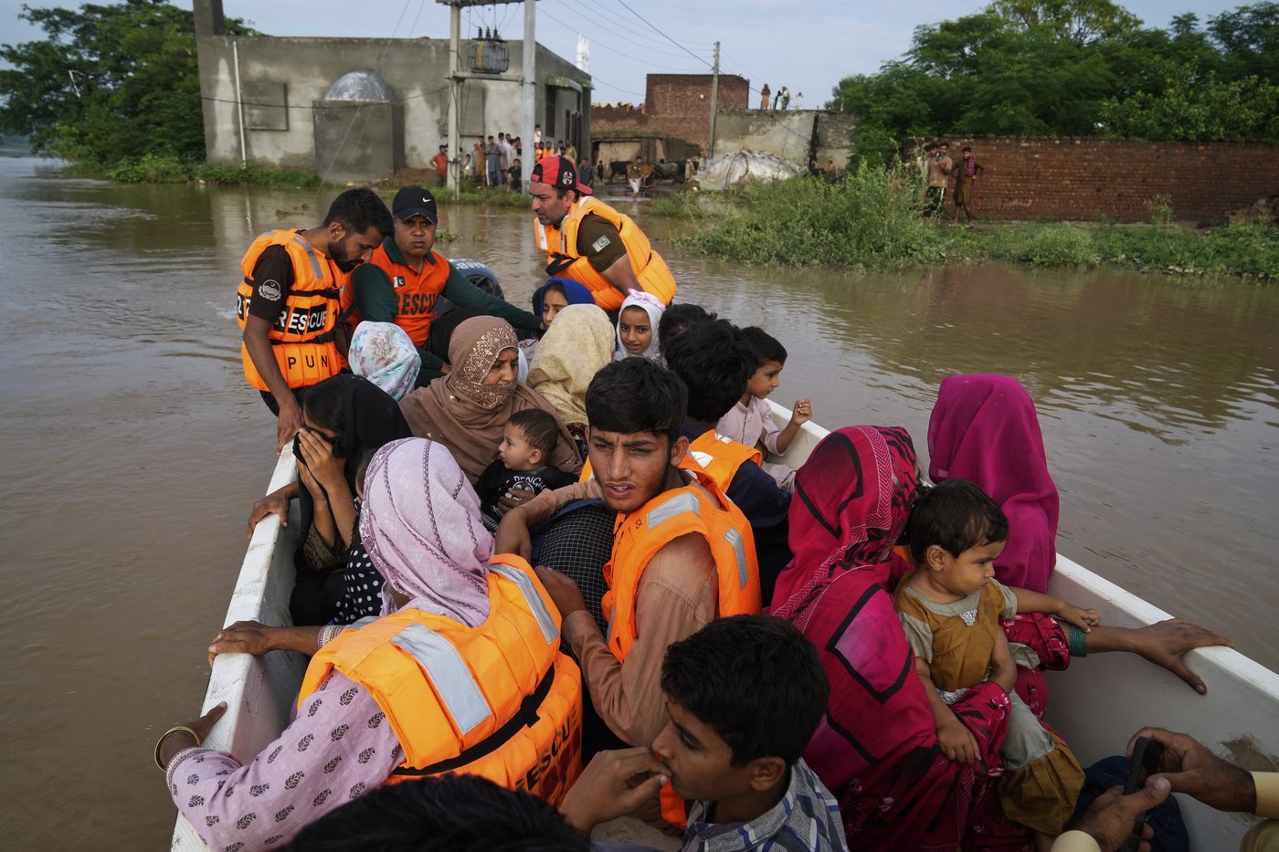 Flash floods leave 34 dead in Indian-controlled Kashmir as over 210,000 in Pakistan are displaced | iNFOnews.ca Flash floods leave 34 dead in Indian-controlled Kashmir as over 210,000 in Pakistan are displaced | iNFOnews.ca