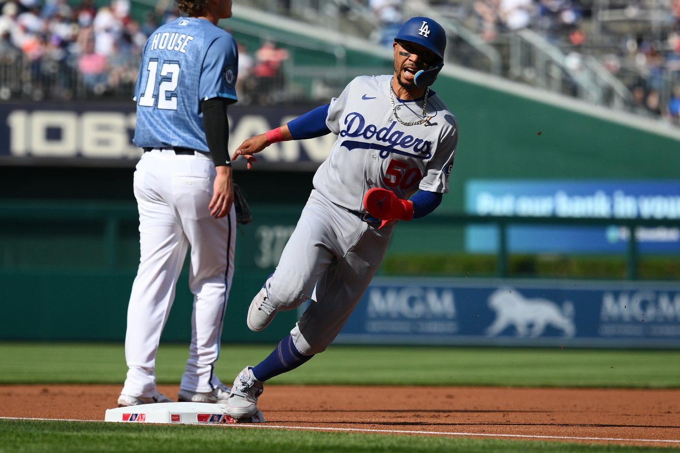 Mookie Betts set to return from strained oblique when Dodgers open series against Giants on Monday | iNFOnews.ca