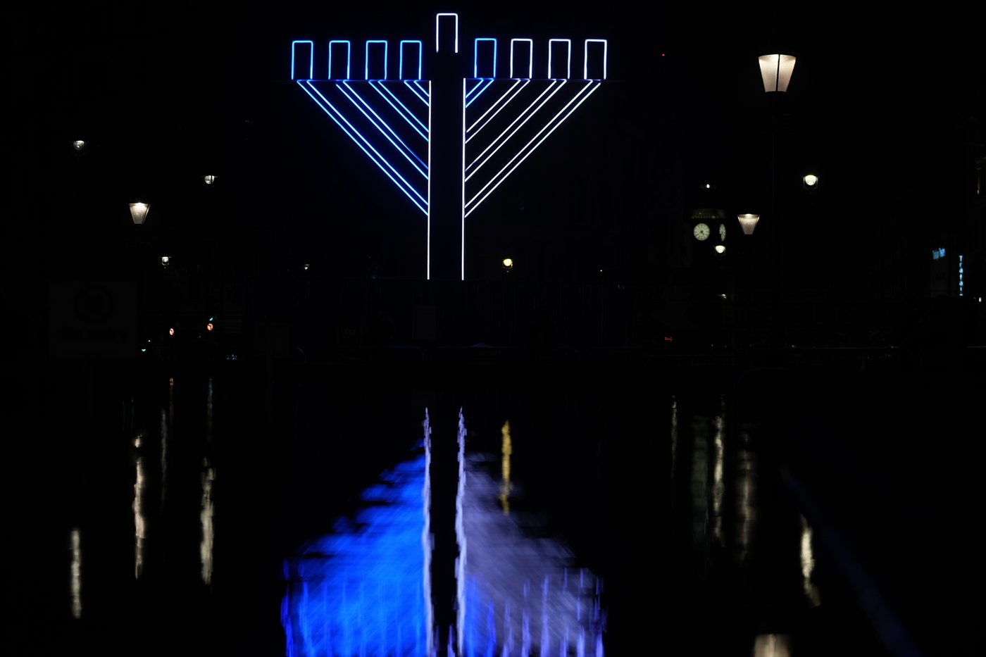 Photos show a world aglow with holiday lights | iNFOnews.ca