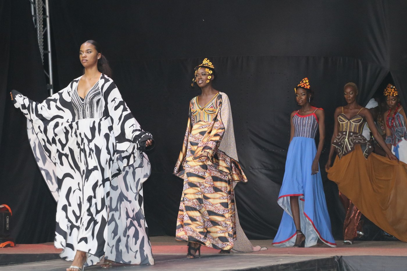 A fashion show in Mali's ancient city of Timbuktu promotes peace and local talent | iNFOnews.ca A fashion show in Mali's ancient city of Timbuktu promotes peace and local talent | iNFOnews.ca