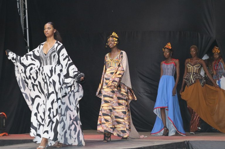 A fashion show in Mali's ancient city of Timbuktu promotes peace and local talent | iNFOnews.ca
