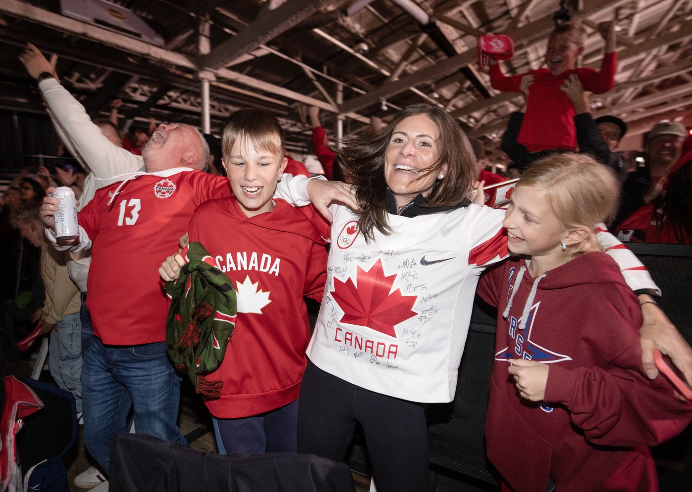 Fans erupt with joy after Canada defeats South Africa in World Cup knockout game | iNFOnews.ca Fans erupt with joy after Canada defeats South Africa in World Cup knockout game | iNFOnews.ca