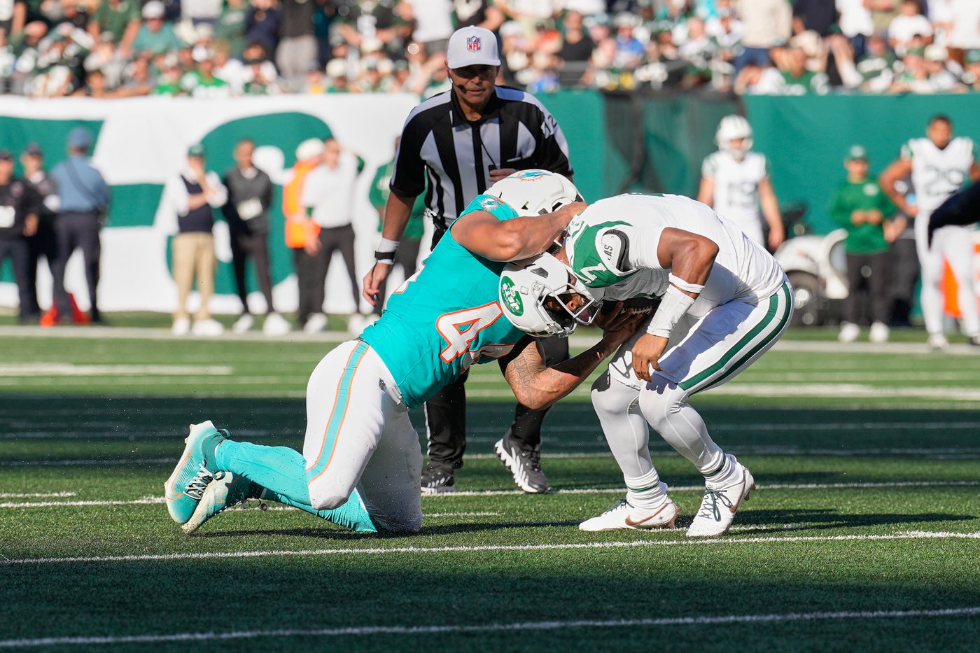 Aaron Glenn's seat heating up as Jets fall to 2-5 with loss to winless Dolphins | iNFOnews.ca Aaron Glenn's seat heating up as Jets fall to 2-5 with loss to winless Dolphins | iNFOnews.ca