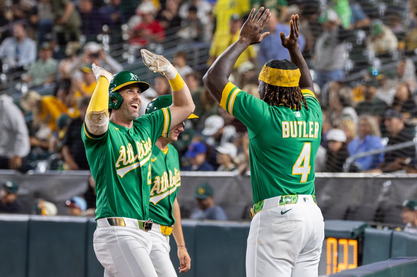 Jeff McNeil goes 4 for 5 as the Athletics beat the Rangers 8-3 | iNFOnews.ca
