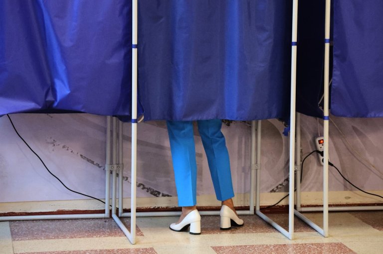 Main Kremlin party keeps control of Russia’s parliament after a carefully orchestrated vote | iNFOnews.ca