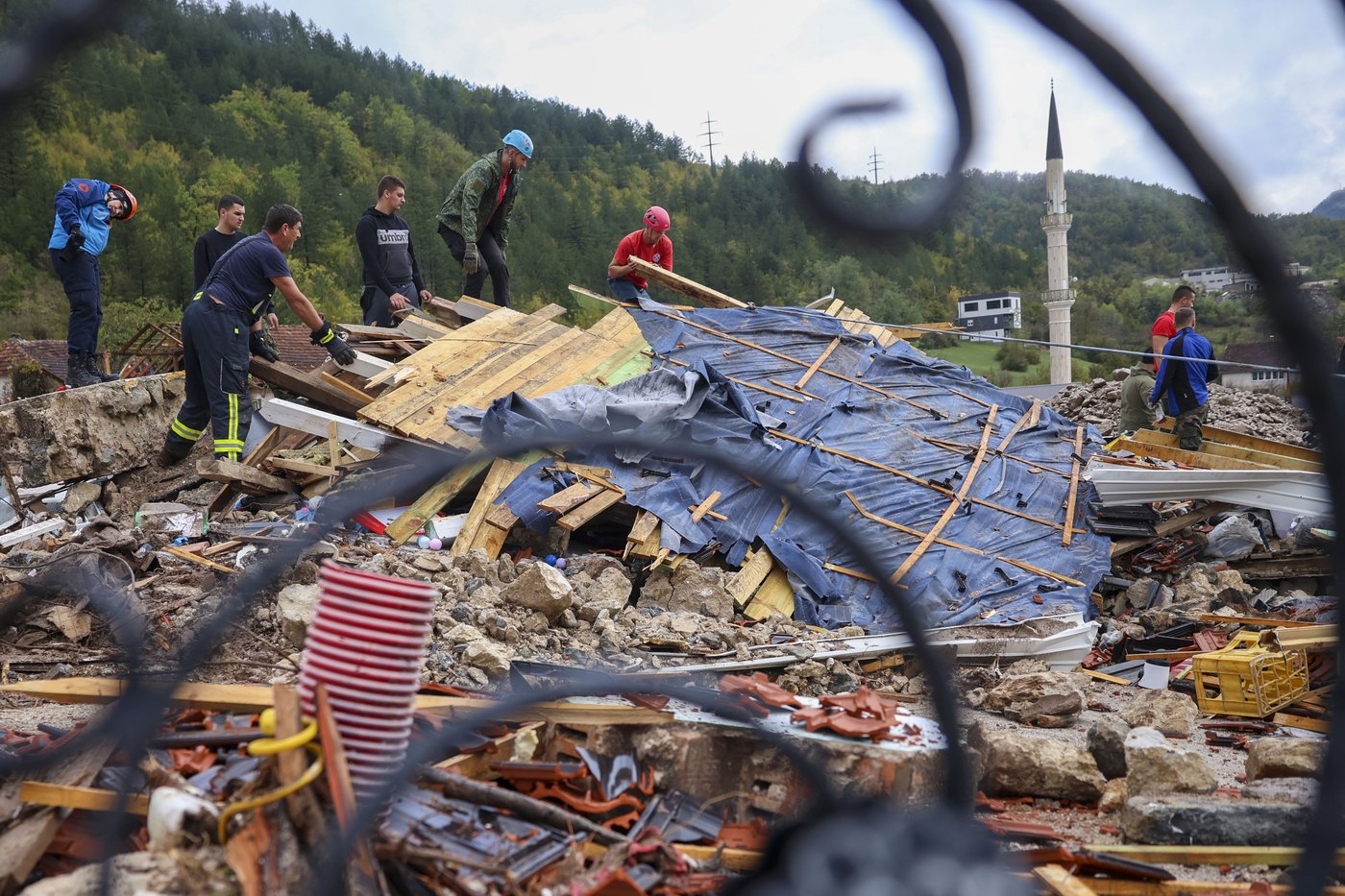 Rescue teams search for missing after floods, landslides kill at least 16 in Bosnia | iNFOnews.ca