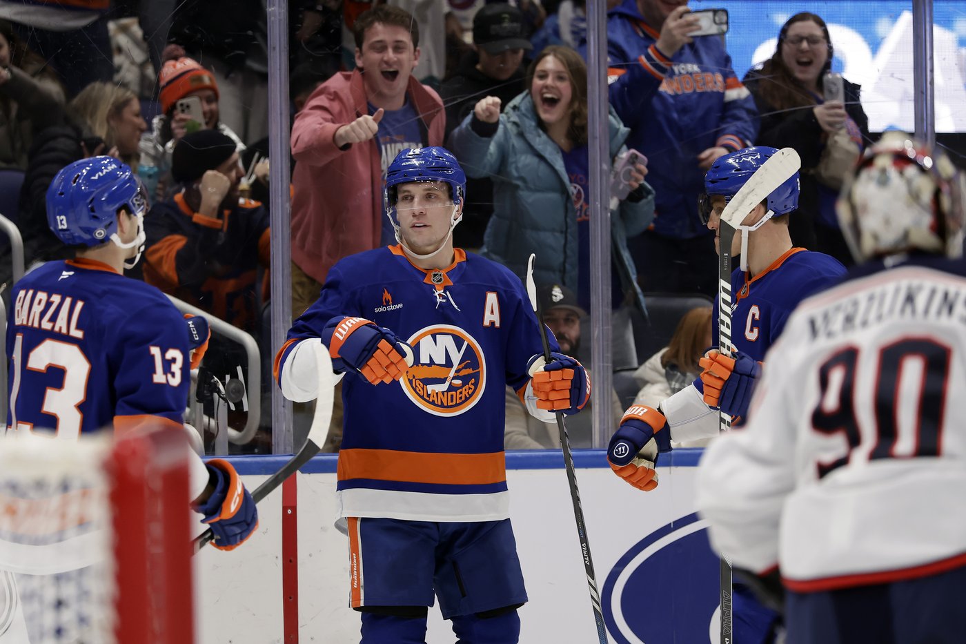 Horvat scores twice, Islanders beat Blue Jackets 3-1 | iNFOnews.ca
