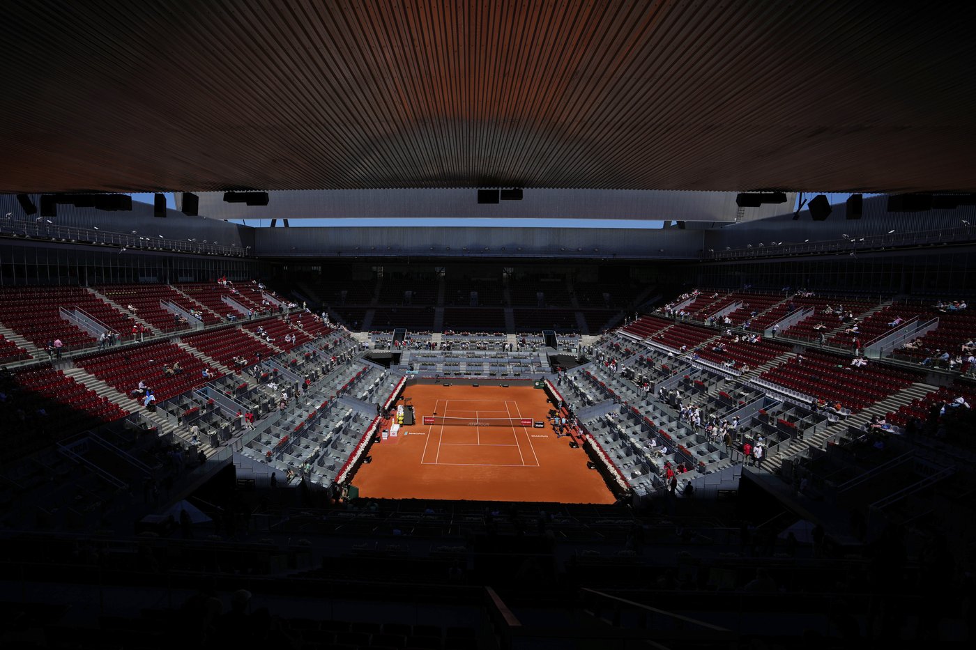 Tennis players in the dark at Madrid Open as matches suspended due to major power outage | iNFOnews.ca