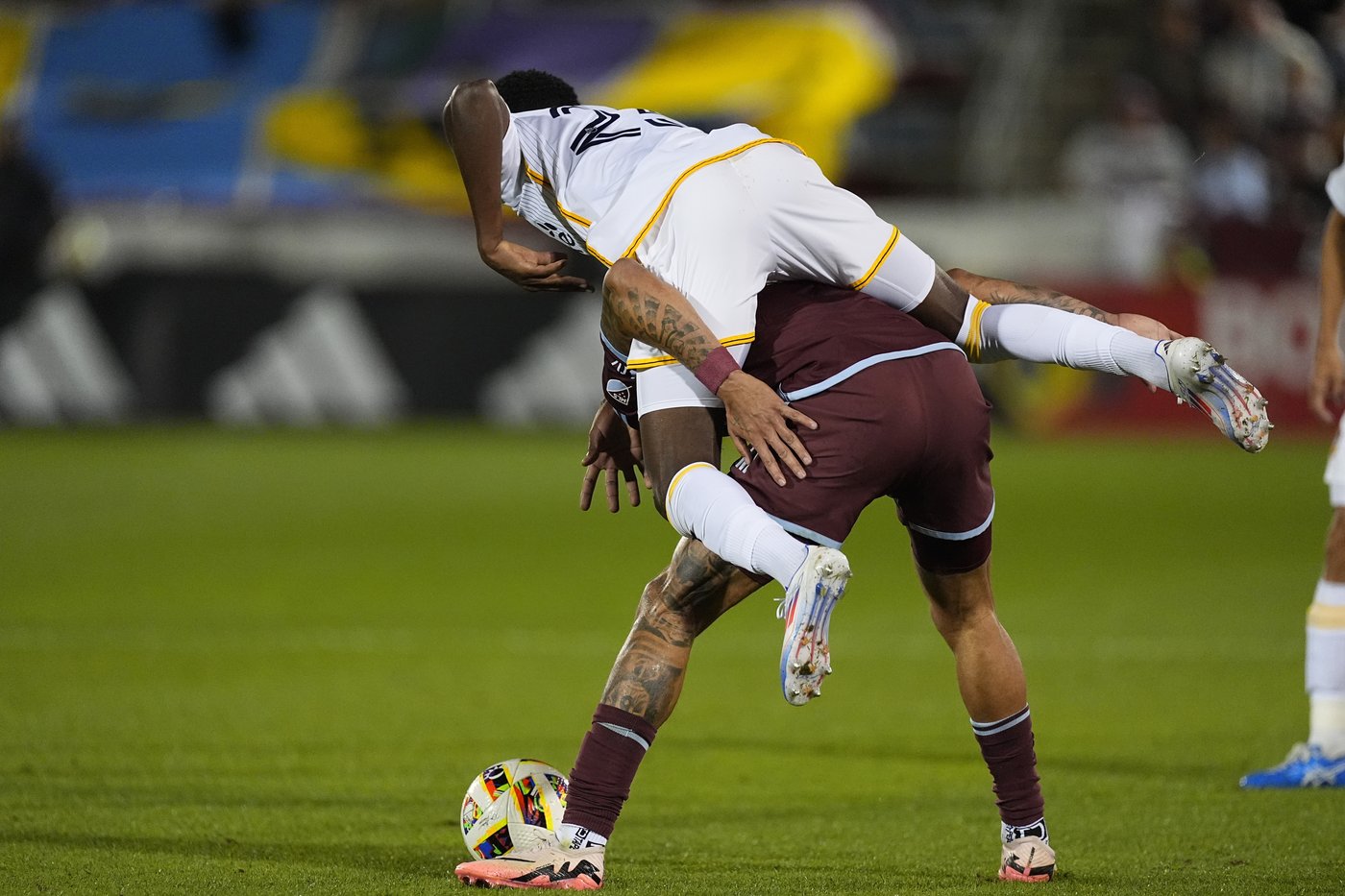 Gabriel Pec, Riqui Puig spark Galaxy to 3-1 victory over Rapids | iNFOnews.ca