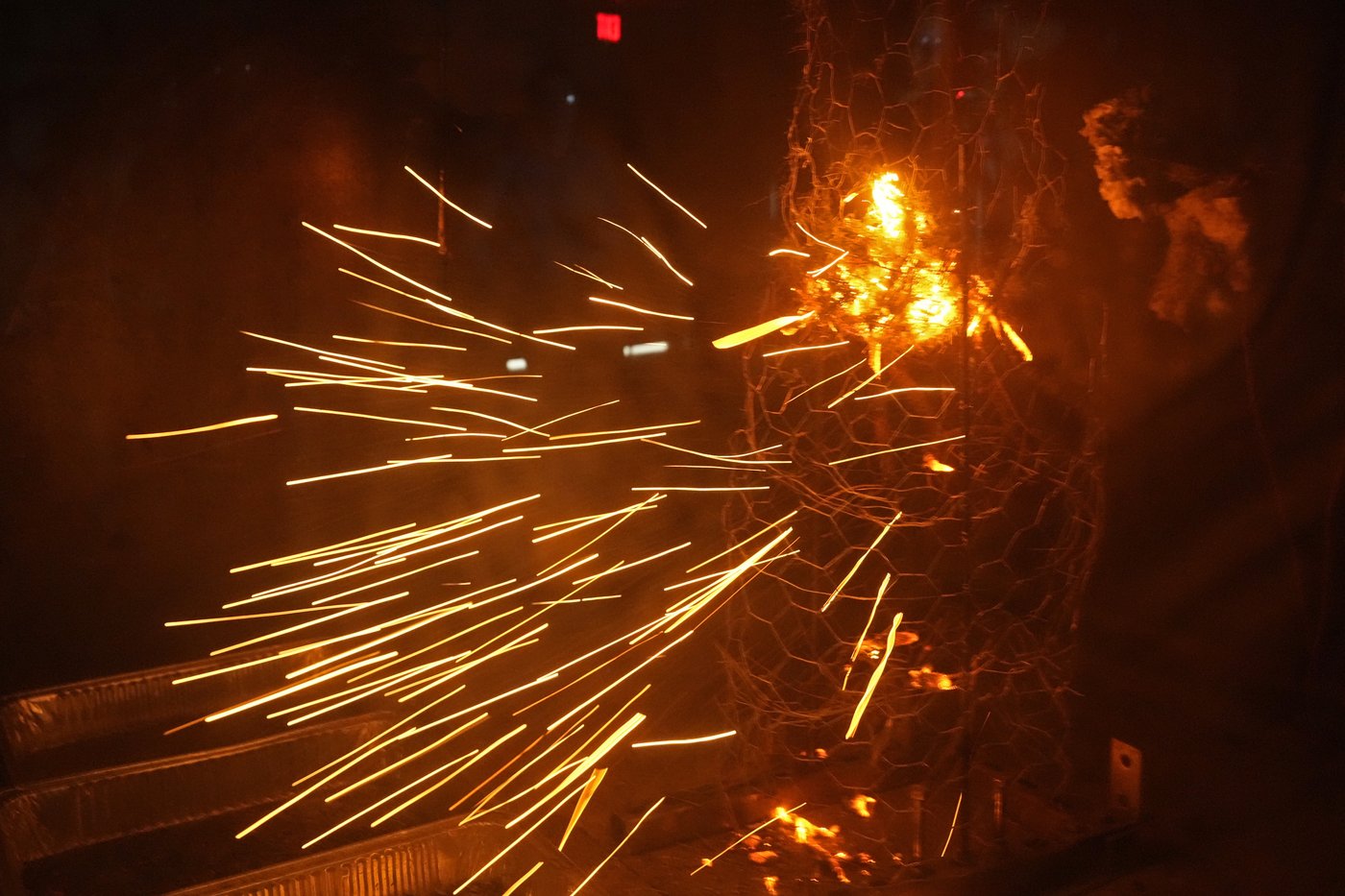 Fire tornadoes pose a threat in California. A fire lab shows how they work | iNFOnews.ca Fire tornadoes pose a threat in California. A fire lab shows how they work | iNFOnews.ca