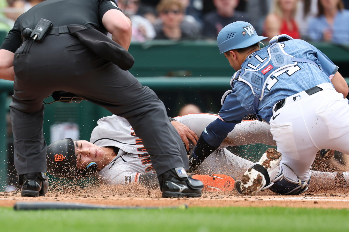 Giants escape a big jam in the 10th, outlast Nationals 7-6 in 12 innings | iNFOnews.ca Giants escape a big jam in the 10th, outlast Nationals 7-6 in 12 innings | iNFOnews.ca