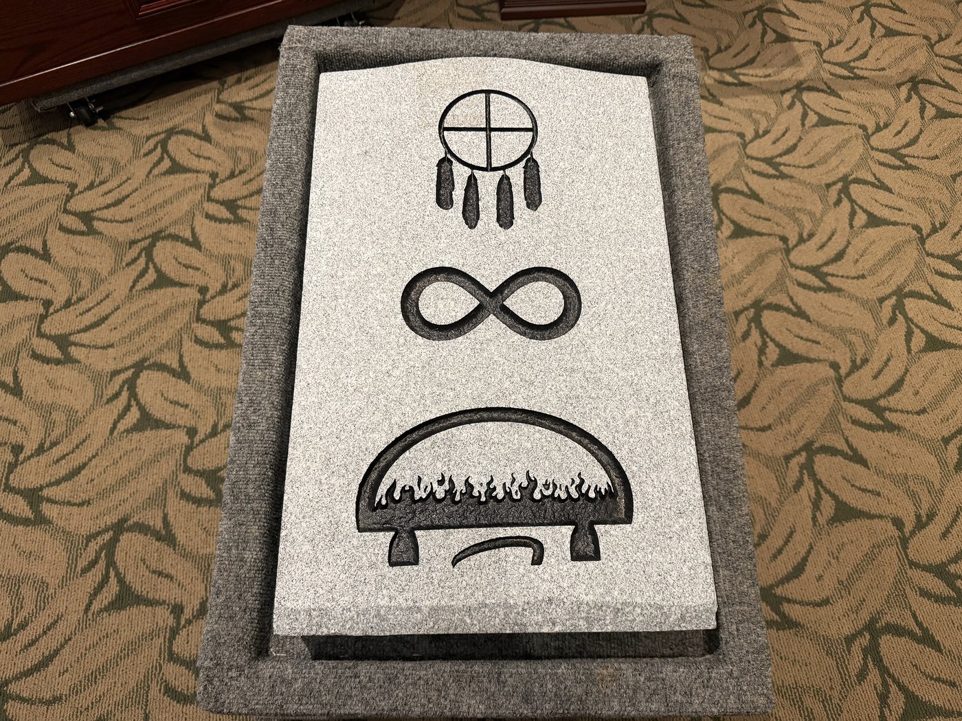 Inuit lamp symbol approved for headstones at national military cemetery | iNFOnews.ca