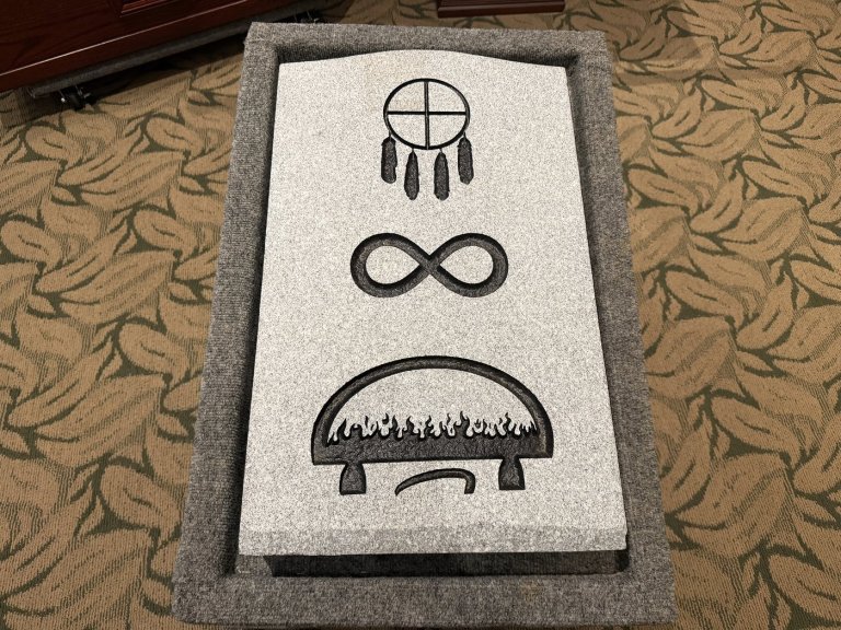 Inuit lamp symbol approved for headstones at national military cemetery | iNFOnews.ca