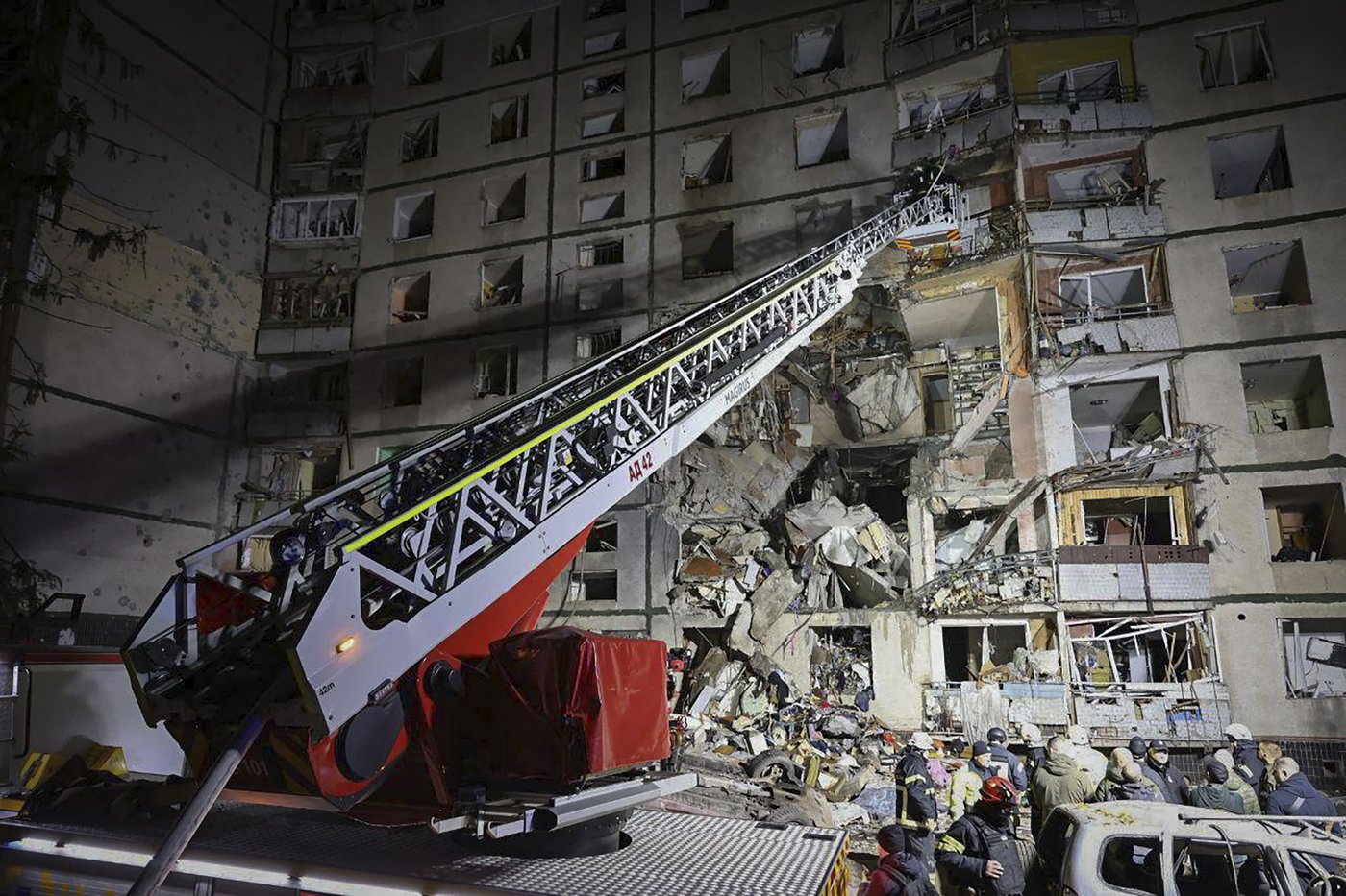 Russian bomb hits building in Ukraine's 2nd largest city, killing 3, including 2 teens | iNFOnews.ca