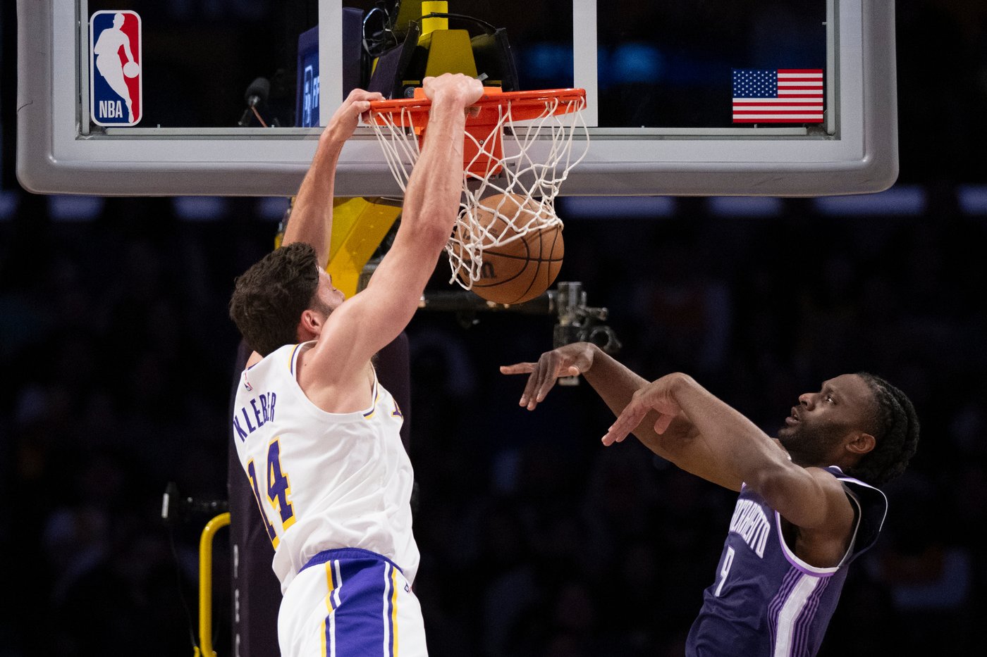 Luka and LeBron lead Lakers past Kings 128-104 to complete back-to-back weekend wins | iNFOnews.ca