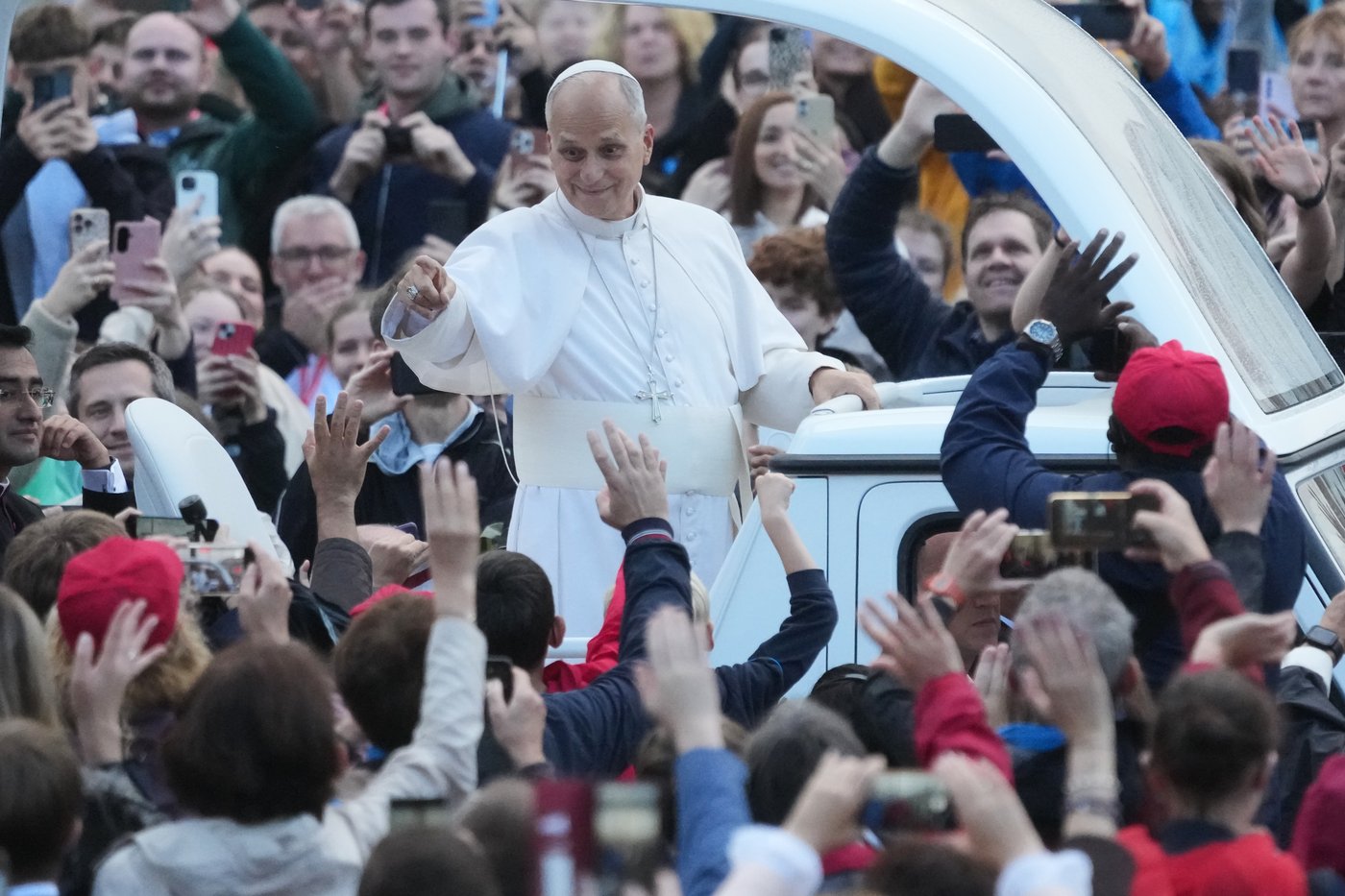 Pope Leo’s doctors say tests show he needs no further treatment for lung cancer | iNFOnews.ca