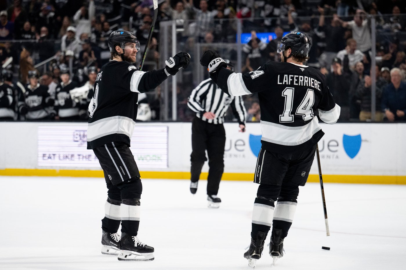 Trevor Moore’s overtime goal lifts Kings to 2-1 win over Blues and into playoff position | iNFOnews.ca