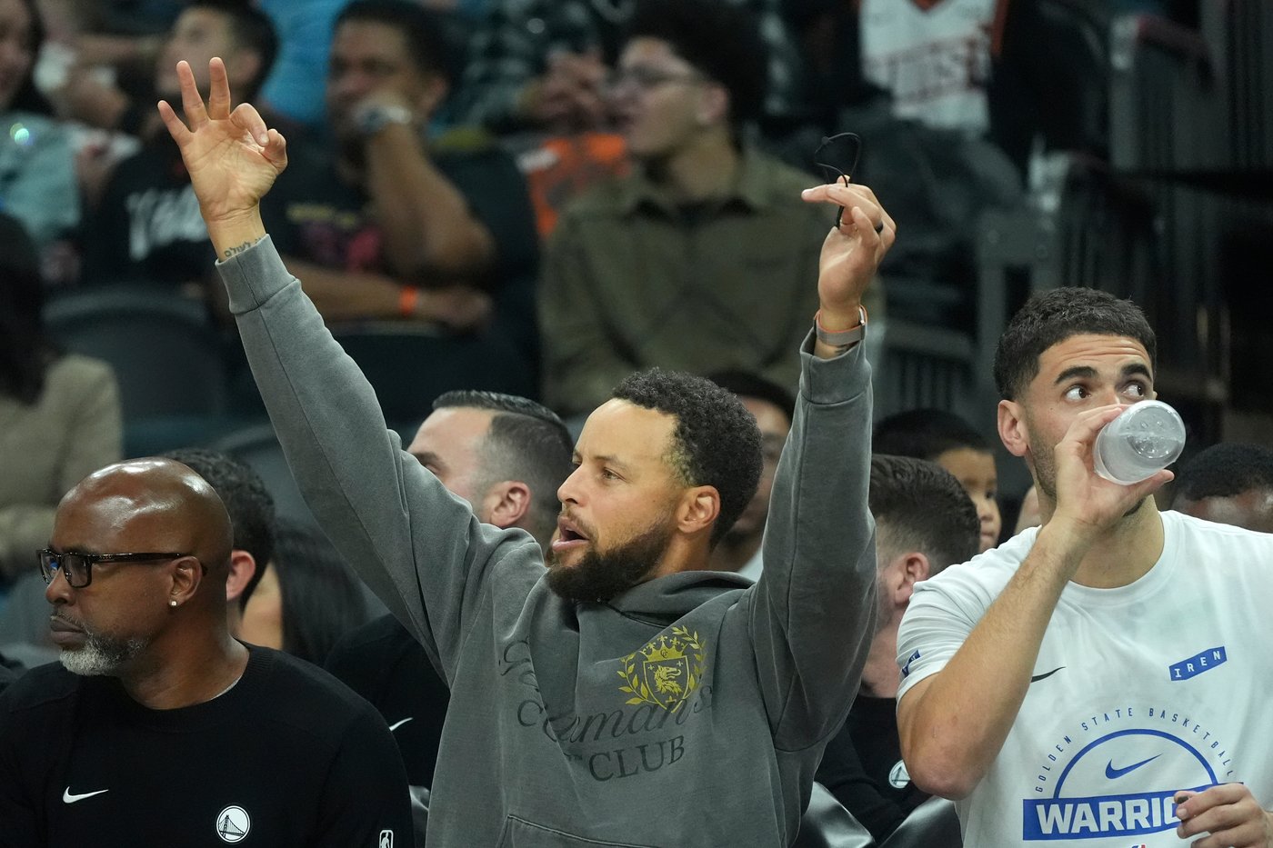 Booker scores 43 points in Suns' 131-122 win over Warriors, who fall to 0-3 | iNFOnews.ca Booker scores 43 points in Suns' 131-122 win over Warriors, who fall to 0-3 | iNFOnews.ca