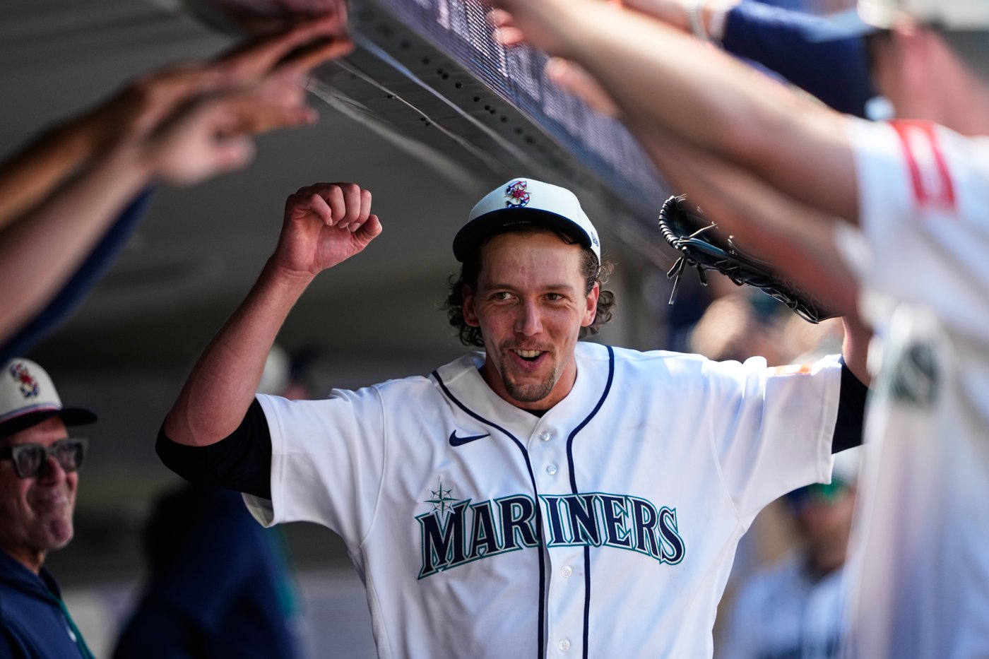 Gilbert dominates as Mariners beat Blue Jays 11-0 on Arozarena grand slam | iNFOnews.ca