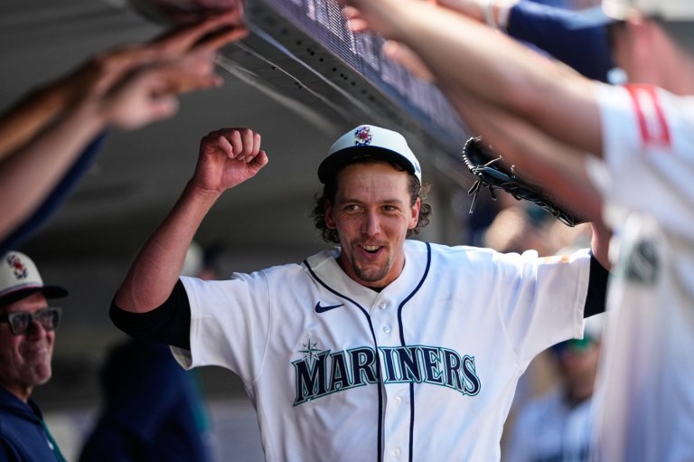 Gilbert dominates as Mariners beat Blue Jays 11-0 on Arozarena grand slam | iNFOnews.ca