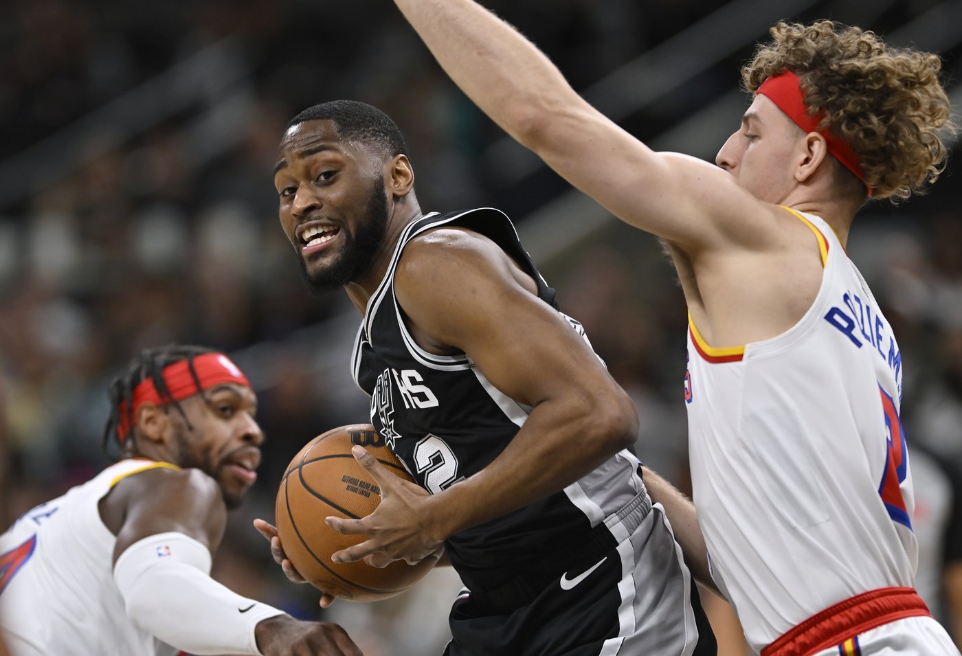 Wembanyama returns from three-game absence to help Spurs rally past Warriors, 104-94 | iNFOnews.ca Wembanyama returns from three-game absence to help Spurs rally past Warriors, 104-94 | iNFOnews.ca