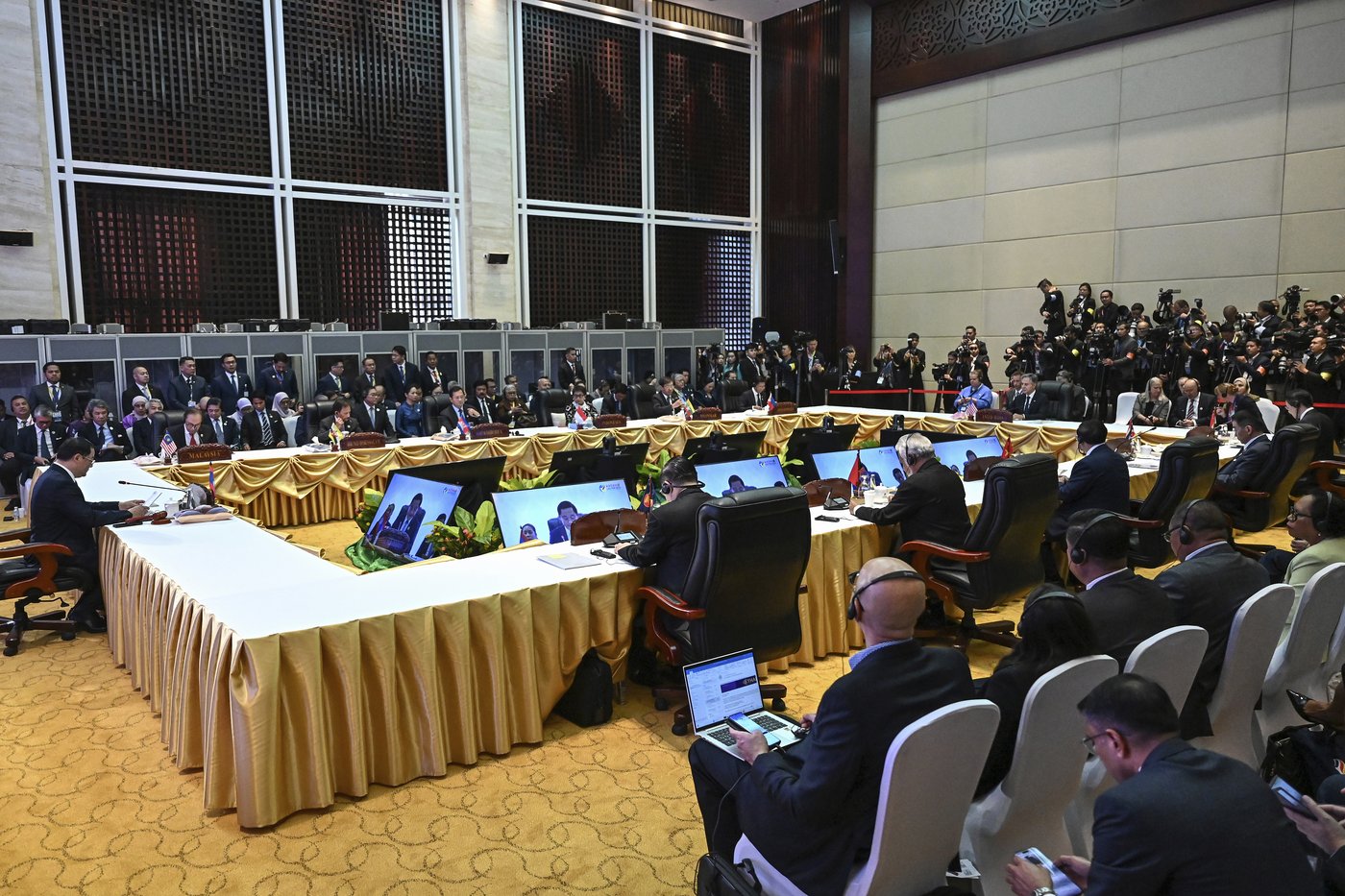 Blinken tells ASEAN the US is worried about China's 'dangerous' actions in disputed sea | iNFOnews.ca