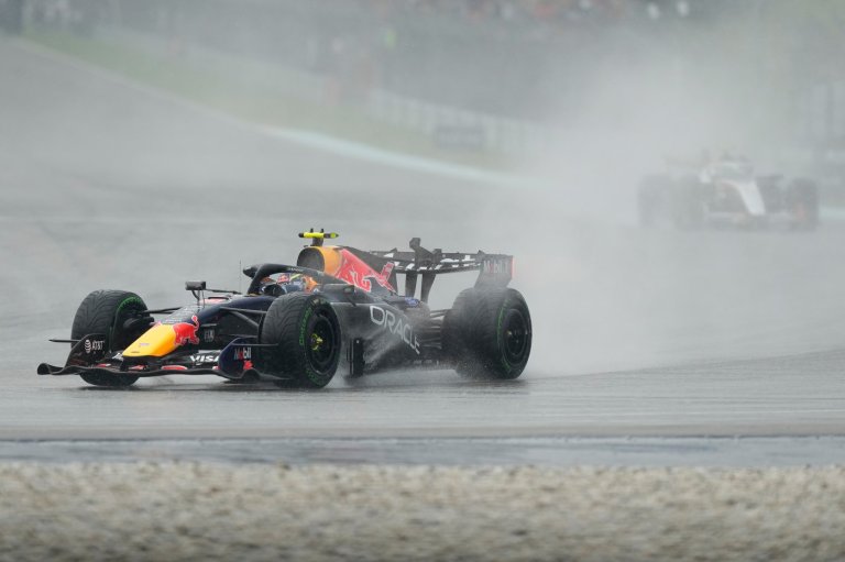 Start delayed again as cars struggle in wet conditions ahead of F1's Bahrain GP in Malaysia | iNFOnews.ca
