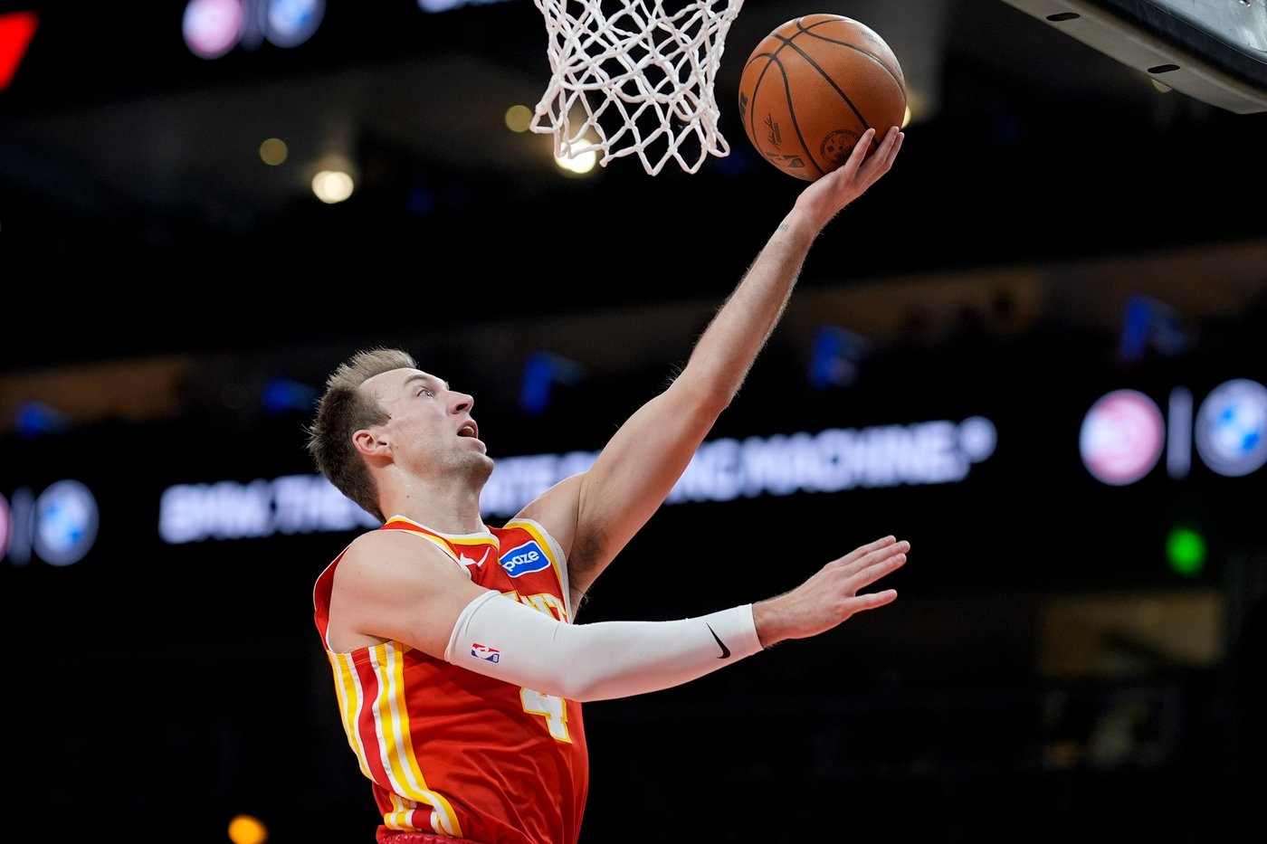 Lakers acquire 3-point shooter Luke Kennard from busy Hawks for point guard Gabe Vincent | iNFOnews.ca
