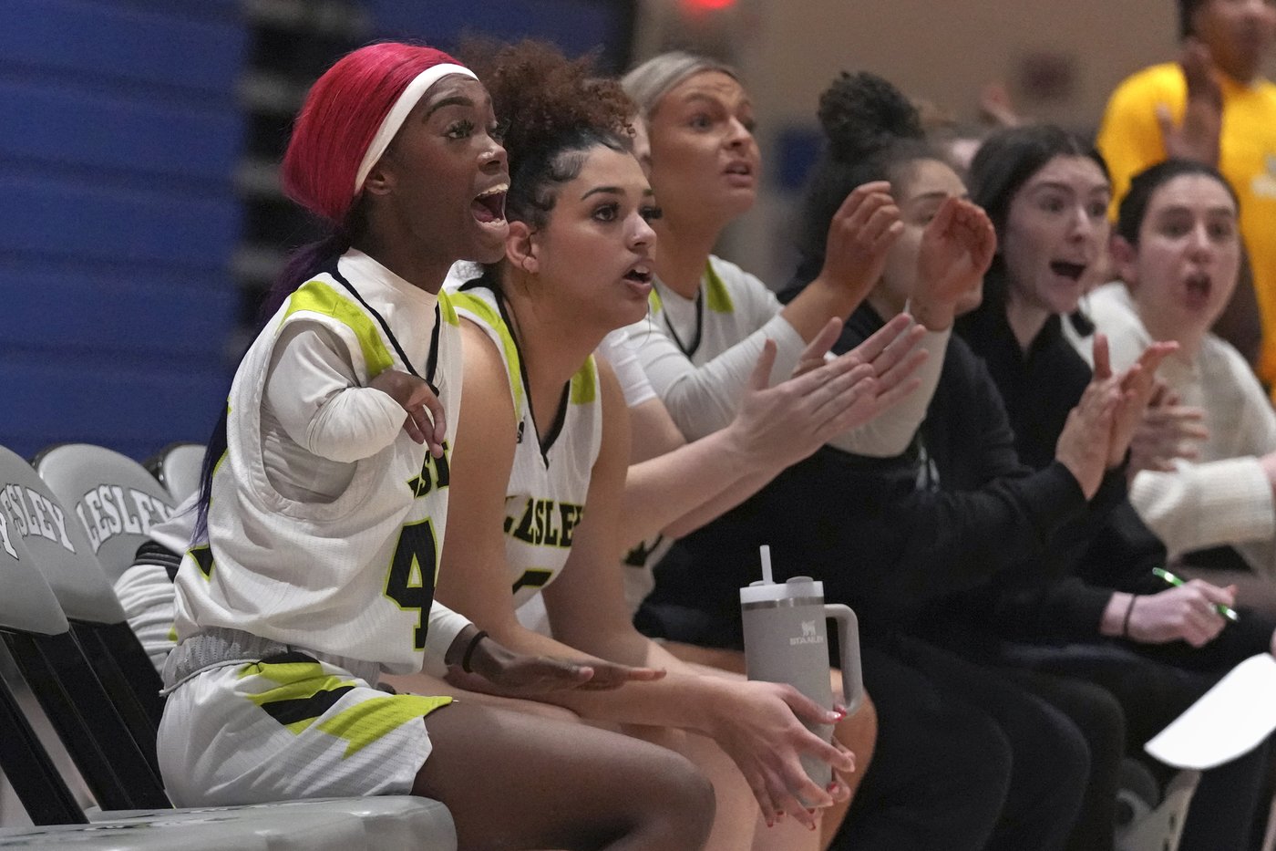 One-armed basketball player makes women's Division III history with basket | iNFOnews.ca One-armed basketball player makes women's Division III history with basket | iNFOnews.ca