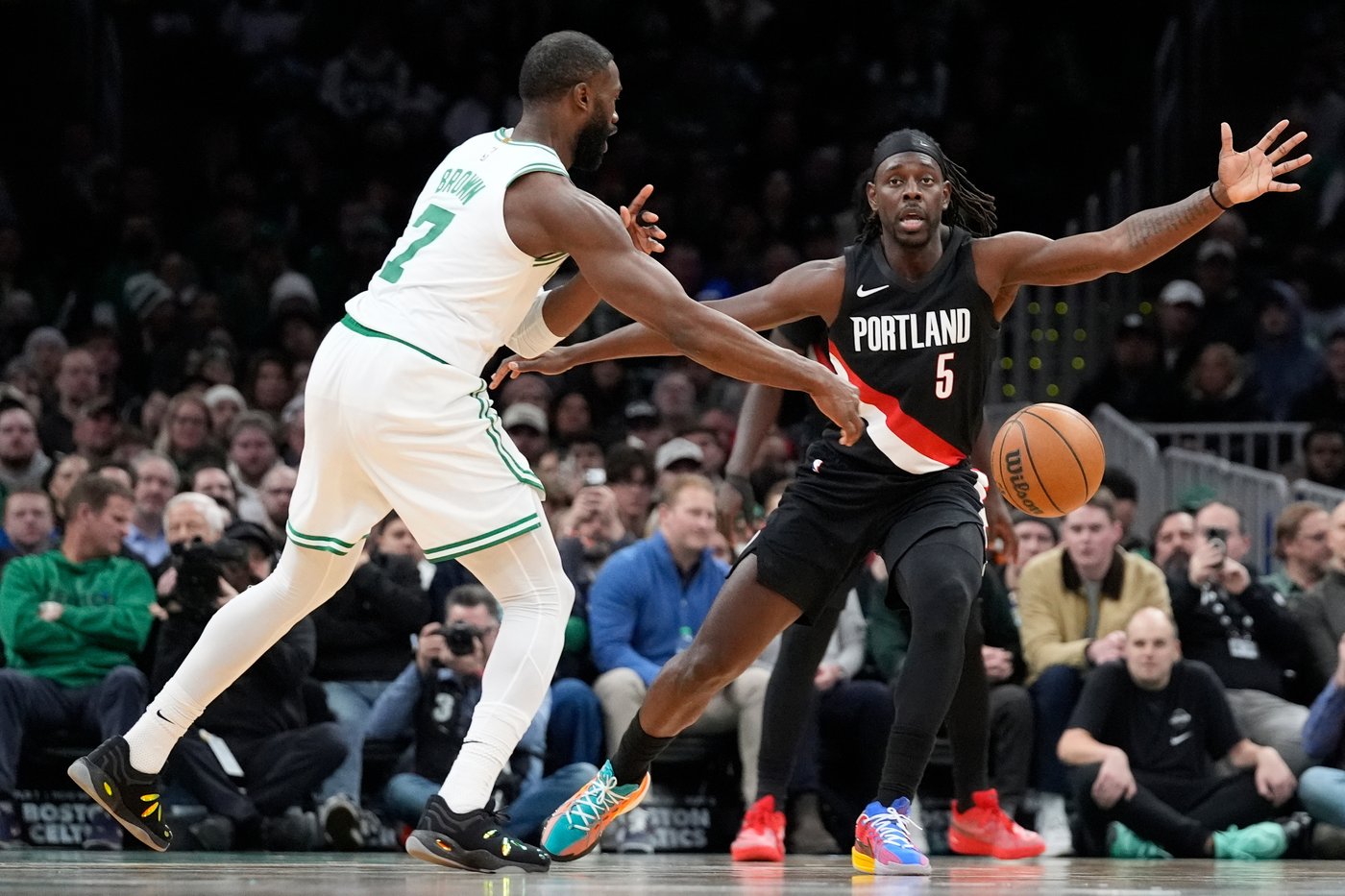 Blazers guard Jrue Holiday gets champion's welcome in return to Boston to face Celtics | iNFOnews.ca Blazers guard Jrue Holiday gets champion's welcome in return to Boston to face Celtics | iNFOnews.ca