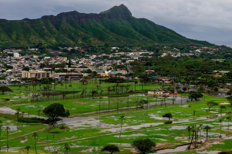 Historic Hawaii floods leave 2,000 people without power | iNFOnews.ca