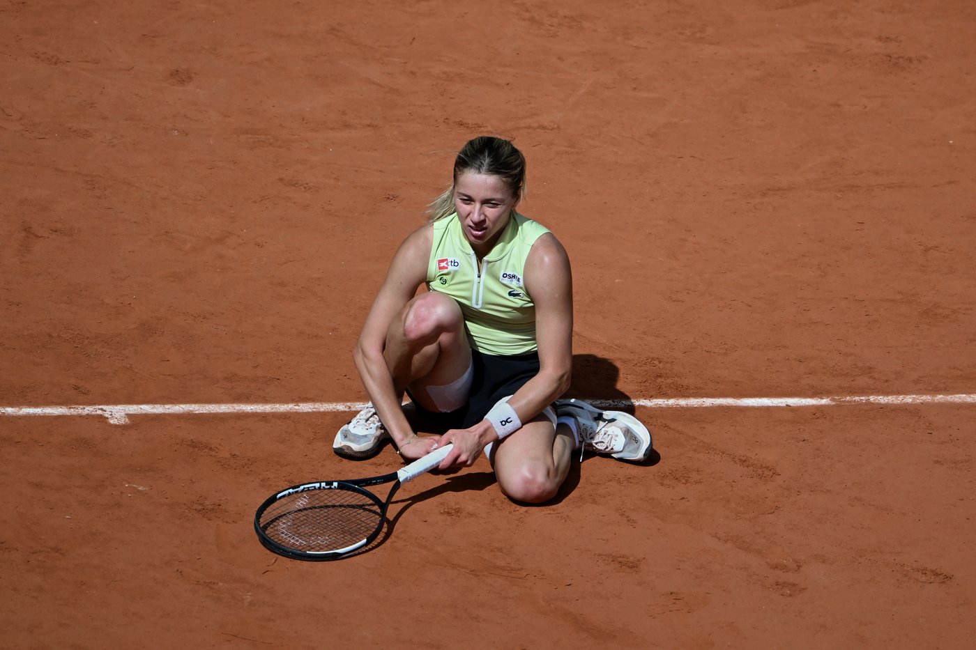 A double fault then a French Open final rout: Chwalińska's fairy tale ends in nightmare | iNFOnews.ca