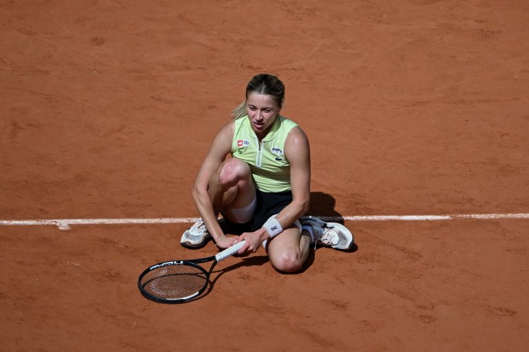 A double fault then a French Open final rout: Chwalińska's fairy tale ends in nightmare | iNFOnews.ca