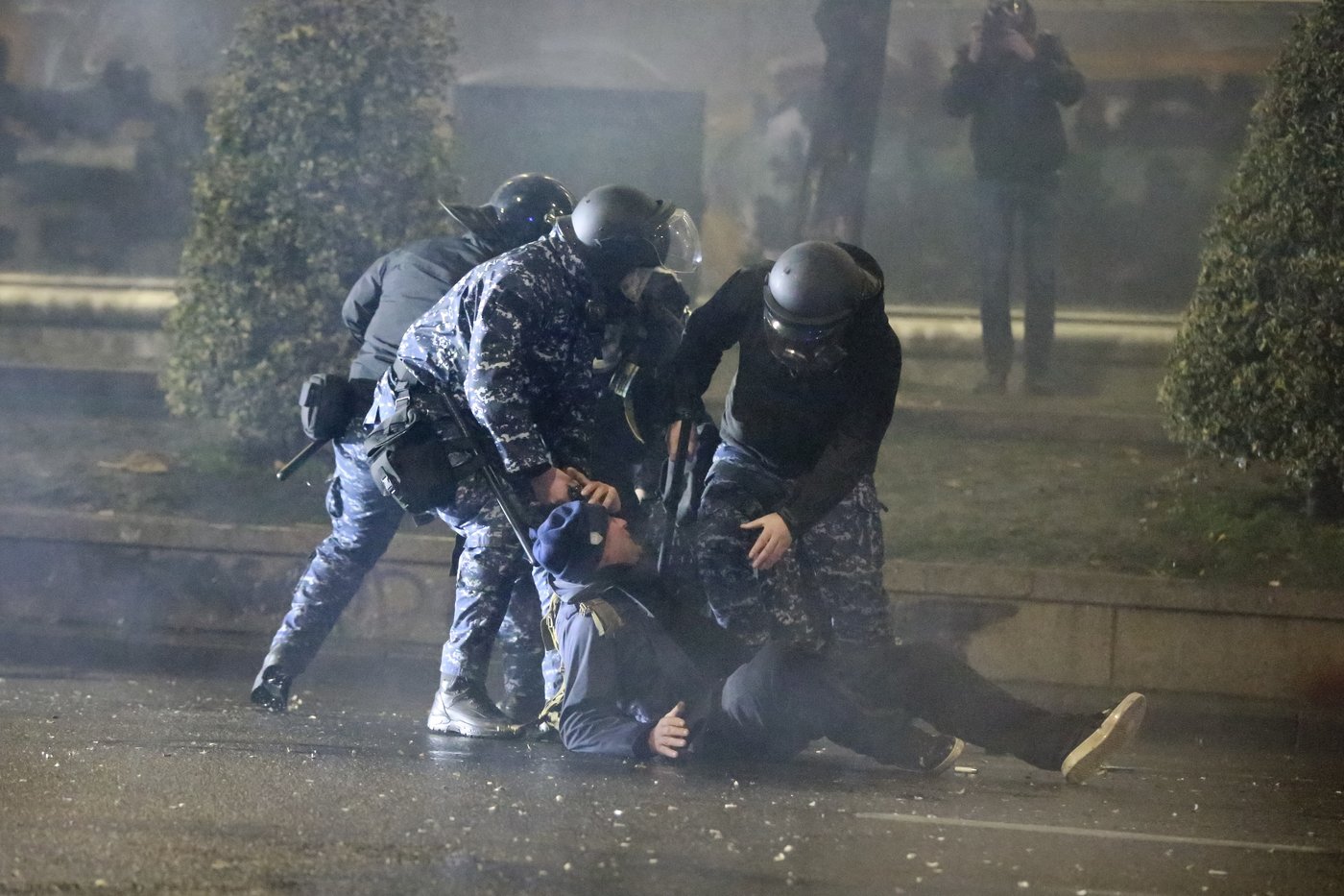 Police in Georgia turn increasingly brutal as mass protests over ending EU talks enter second week | iNFOnews.ca