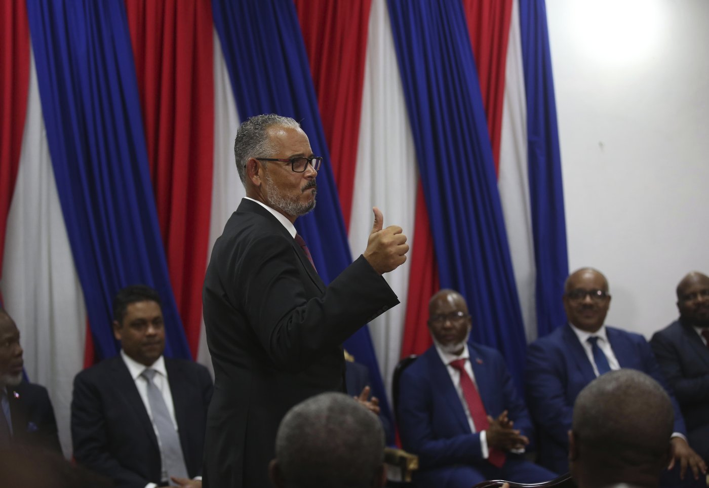 Haiti’s main airport shuts down as gang violence surges and a new prime minister is sworn in | iNFOnews.ca Haiti’s main airport shuts down as gang violence surges and a new prime minister is sworn in | iNFOnews.ca