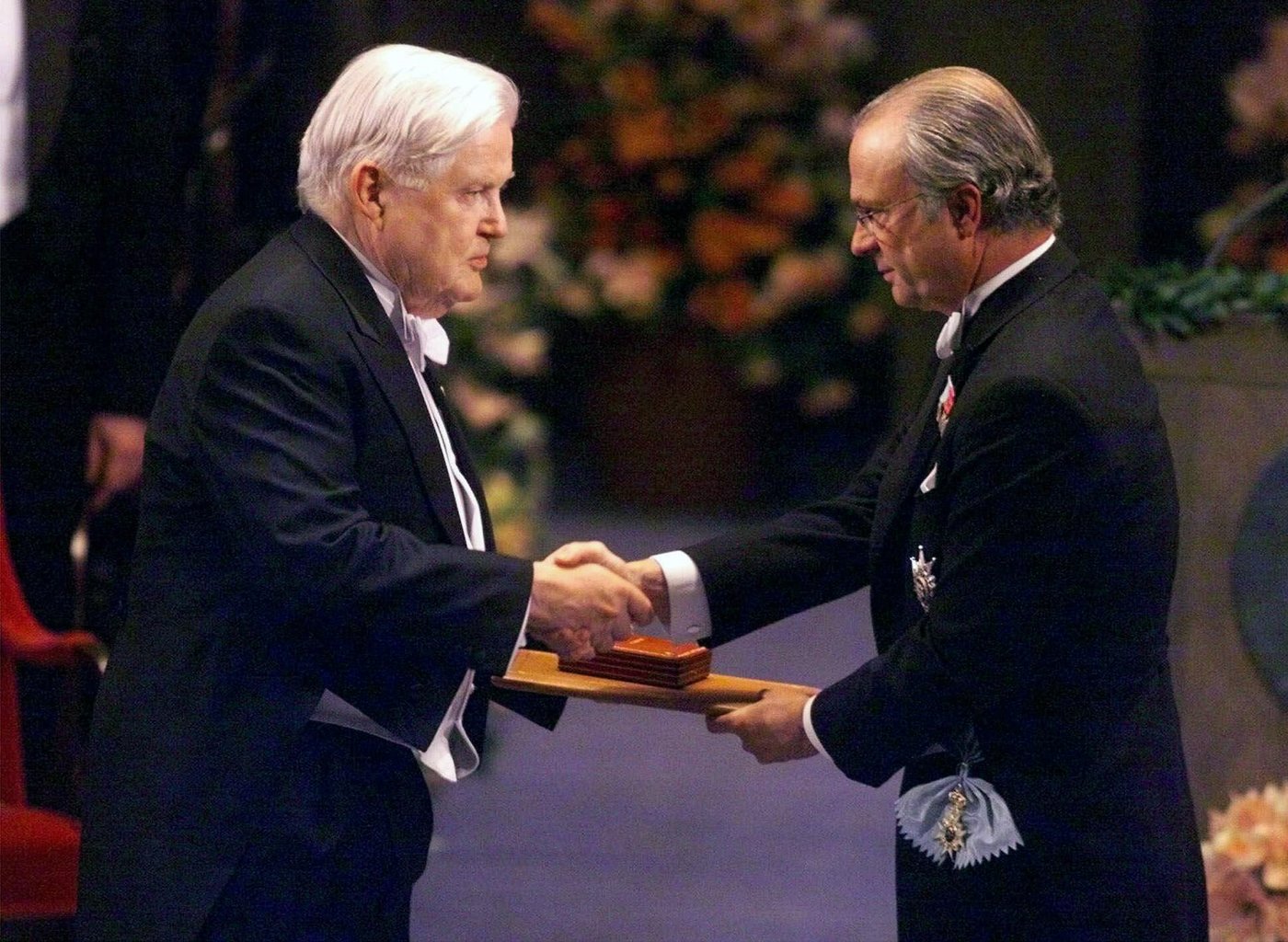 List of Canadians who have won the Nobel Prize | iNFOnews.ca
