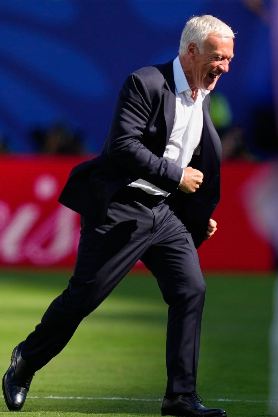 Coach Didier Deschamps back with France at World Cup after flying to Europe for his mother's funeral | iNFOnews.ca