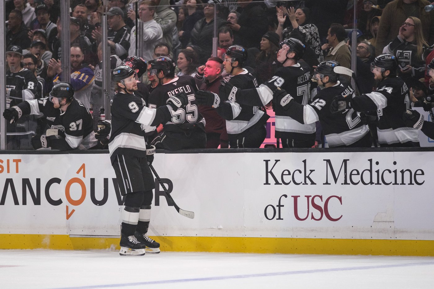 Kopitar scores twice in third, Kings fight back for 5-4 win over Flyers | iNFOnews.ca