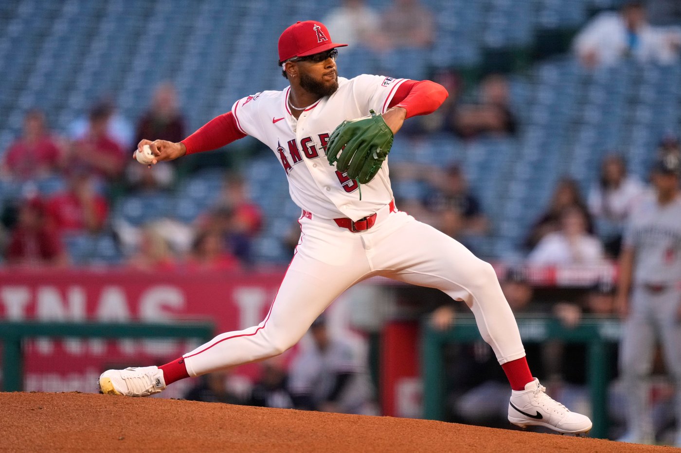 Angels blow 9th-inning lead, then rally for 2 in the 10th to edge Twins 5-4 | iNFOnews.ca Angels blow 9th-inning lead, then rally for 2 in the 10th to edge Twins 5-4 | iNFOnews.ca