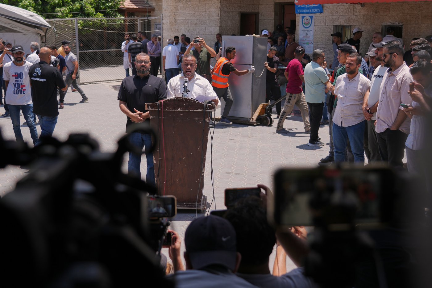 Hamas dissolves its government in Gaza to transfer power to a UN-backed committee | iNFOnews.ca Hamas dissolves its government in Gaza to transfer power to a UN-backed committee | iNFOnews.ca