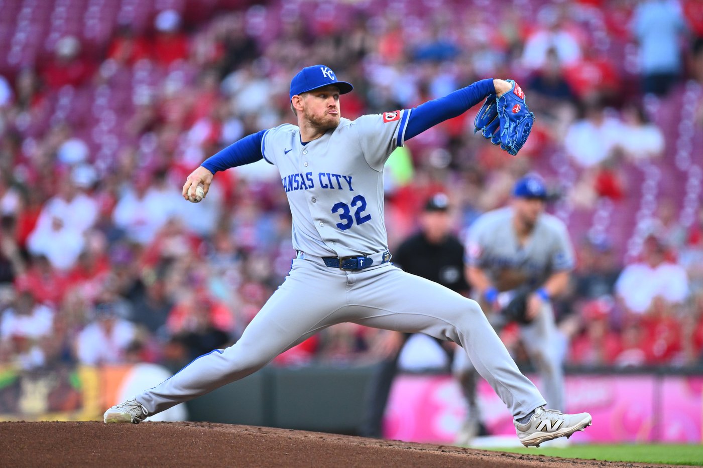 Massey hits tiebreaking RBI single in 9th inning, Royals beat Reds 5-2 | iNFOnews.ca Massey hits tiebreaking RBI single in 9th inning, Royals beat Reds 5-2 | iNFOnews.ca