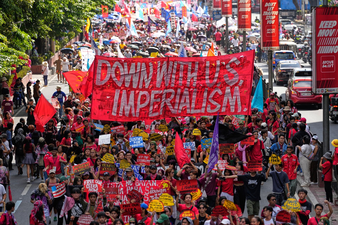 Workers around the world demonstrate on May Day, in photos | iNFOnews.ca