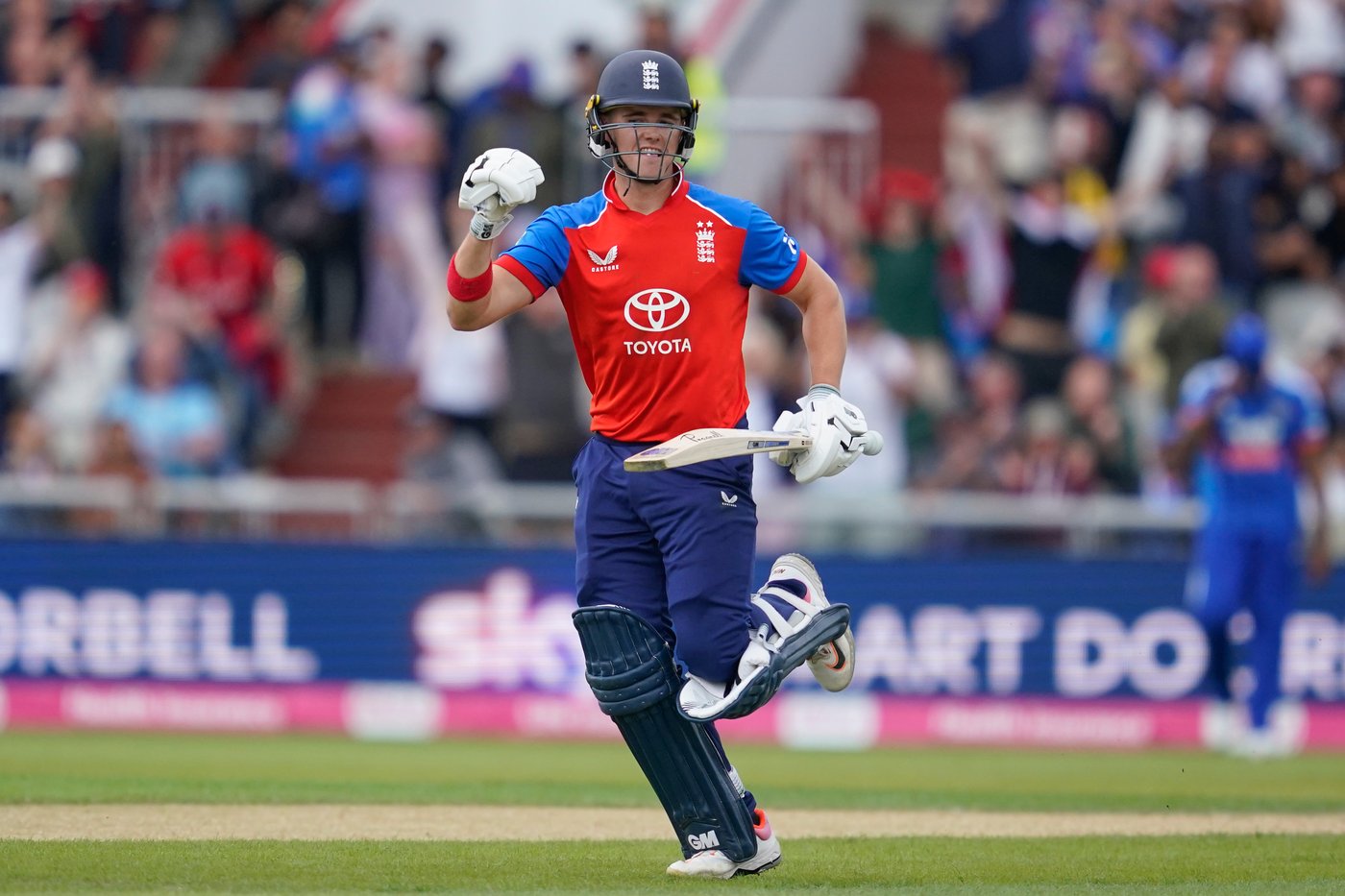 England beats India in 2nd T20 despite debut by 15-year-old Sooryavanshi | iNFOnews.ca