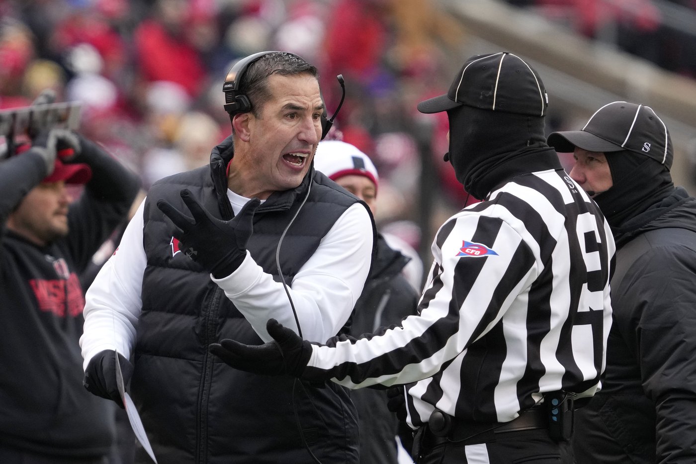 Brosmer's three touchdowns lead Minnesota to road win against Wisconsin | iNFOnews.ca