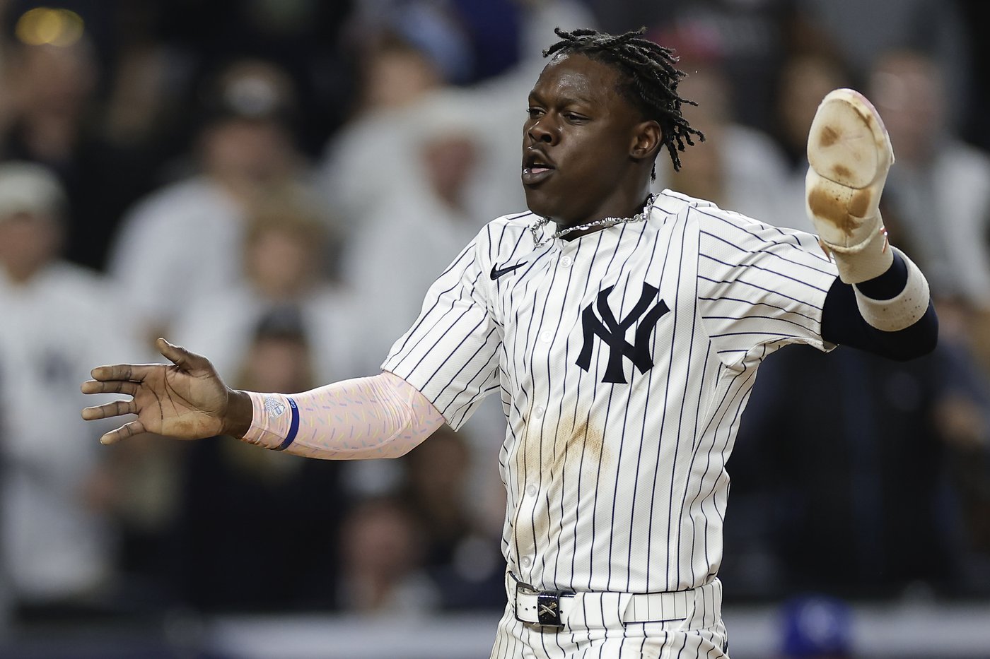 Verdugo's go-ahead single and acrobatic catch lift Yankees over Royals 6-5 in ALDS opener | iNFOnews.ca