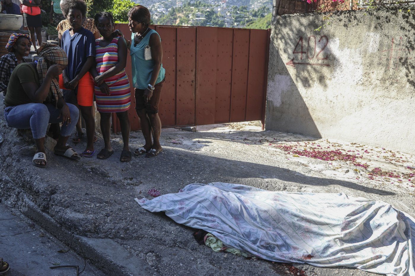 Residents in Haiti's capital stand with police in a battle to repel the latest gang attack | iNFOnews.ca Residents in Haiti's capital stand with police in a battle to repel the latest gang attack | iNFOnews.ca